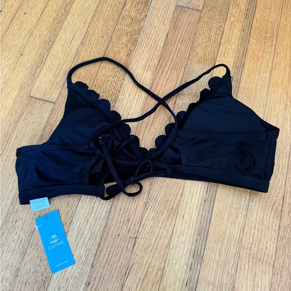 Scalloped V-Neck Top & Classic Bikini Set - Picture 4 of 7